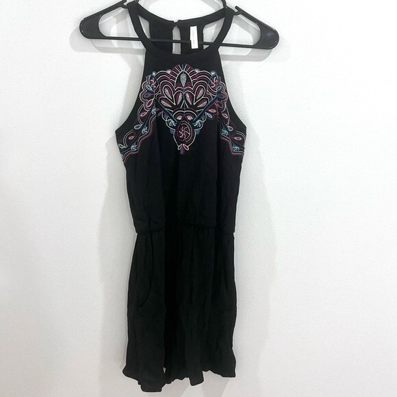 Black embroidered open back halter romper size medium - Picture 3 of 8